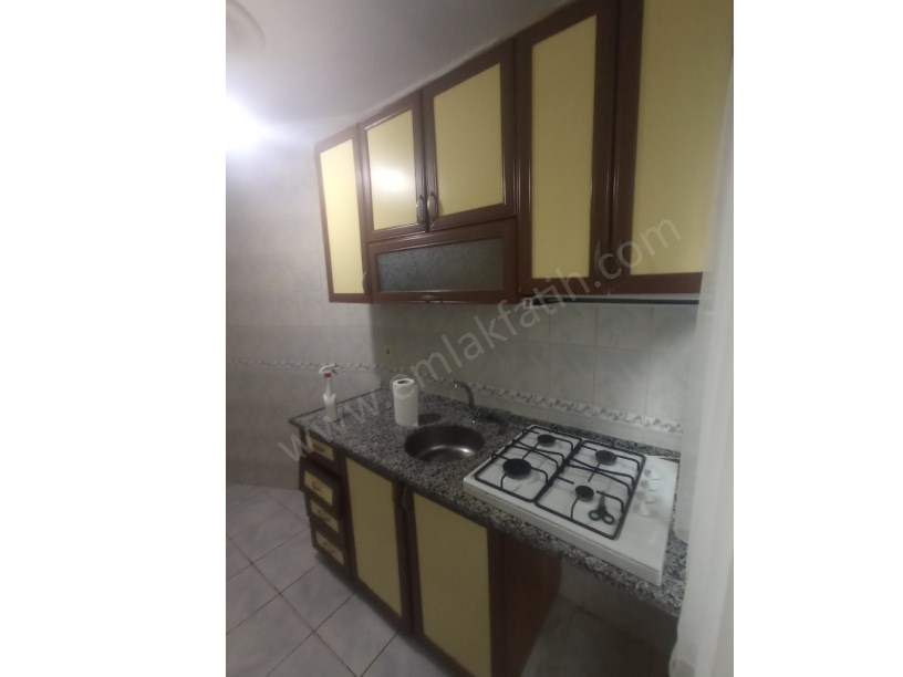 Kocamustafapaşa Genç Kiralık Daire 3+1 Yüksek Giriş Kombili Klimalı Köşe Çift Cepheli 