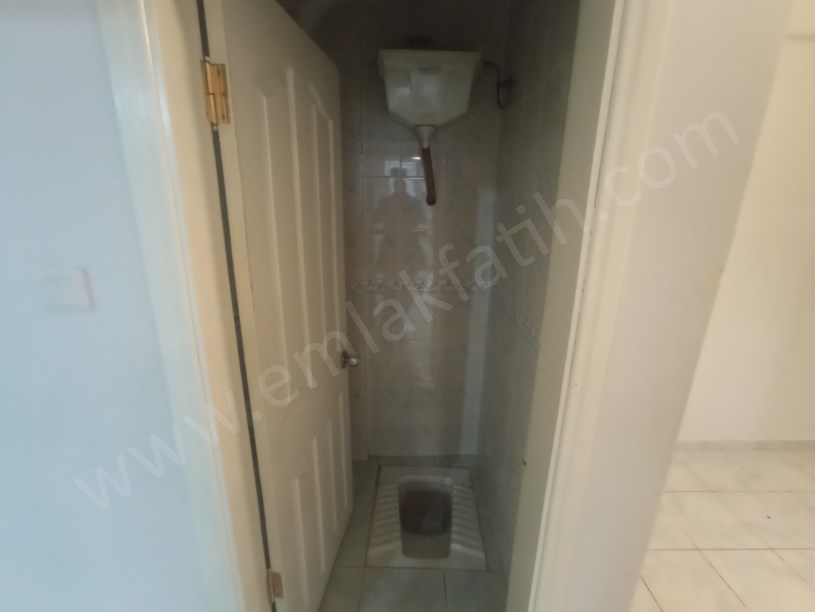 Kocamustafapaşa Genç Kiralık Daire 3+1 Yüksek Giriş Kombili Klimalı Köşe Çift Cepheli 