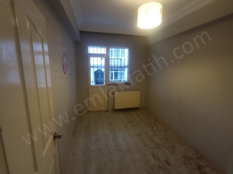 Kocamustafapaşa Genç Kiralık Daire 3+1 Yüksek Giriş Kombili Klimalı Köşe Çift Cepheli 