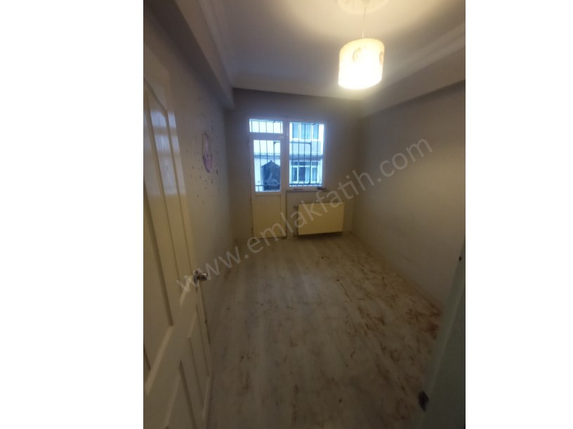 Kocamustafapaşa Genç Kiralık Daire 3+1 Yüksek Giriş Kombili Klimalı Köşe Çift Cepheli 