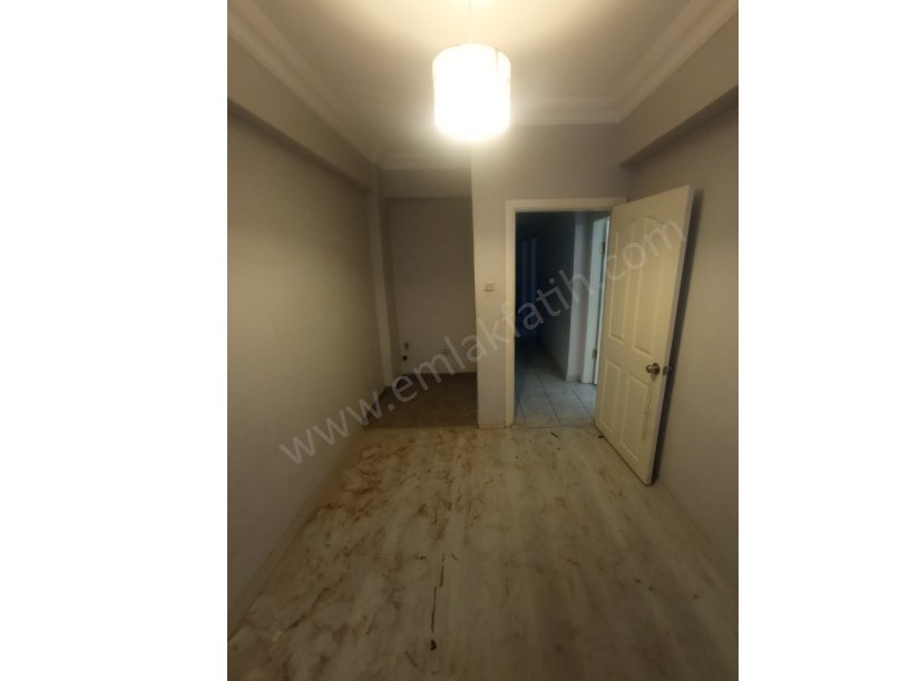 Kocamustafapaşa Genç Kiralık Daire 3+1 Yüksek Giriş Kombili Klimalı Köşe Çift Cepheli 