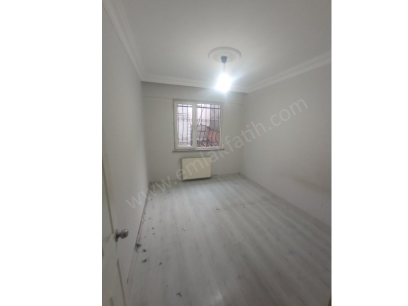 Kocamustafapaşa Genç Kiralık Daire 3+1 Yüksek Giriş Kombili Klimalı Köşe Çift Cepheli 