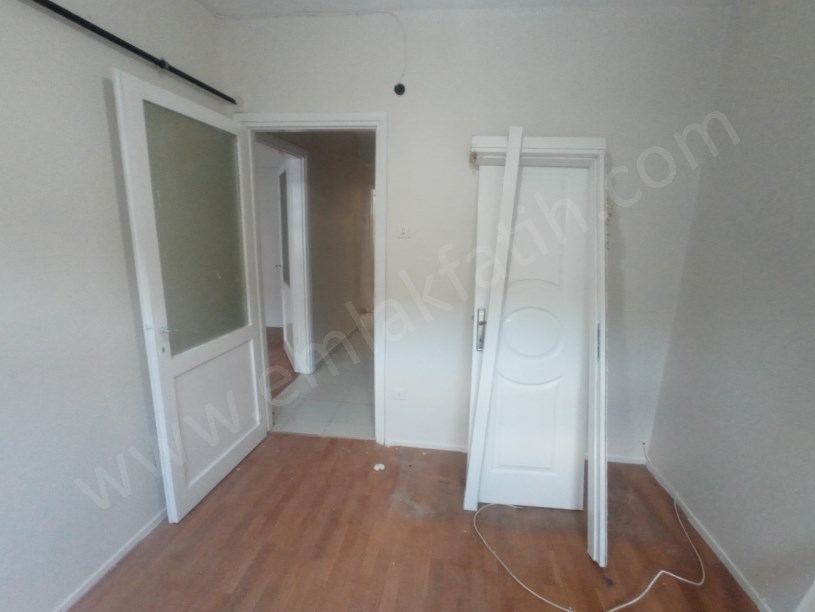 KOCAMUSTAFAPAŞA YENİ TADİLATLI 2+1 2.ARA KAT KİRALIK DAİRE KOMBİLİ