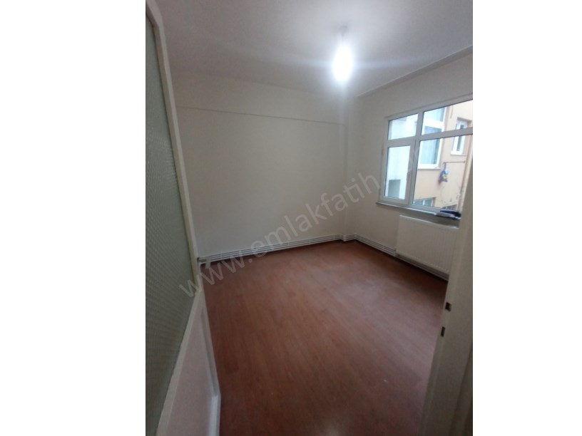 KOCAMUSTAFAPAŞA YENİ TADİLATLI 2+1 2.ARA KAT KİRALIK DAİRE KOMBİLİ