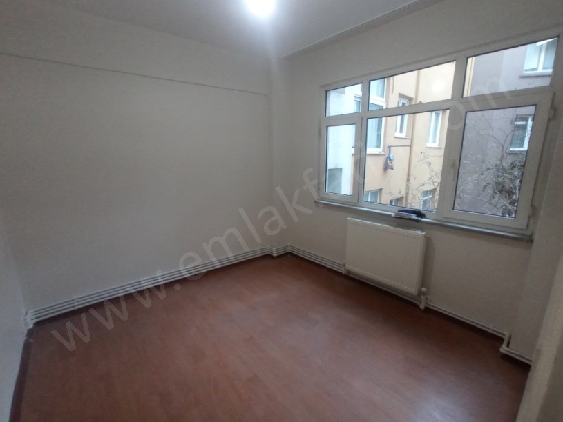 KOCAMUSTAFAPAŞA YENİ TADİLATLI 2+1 2.ARA KAT KİRALIK DAİRE KOMBİLİ