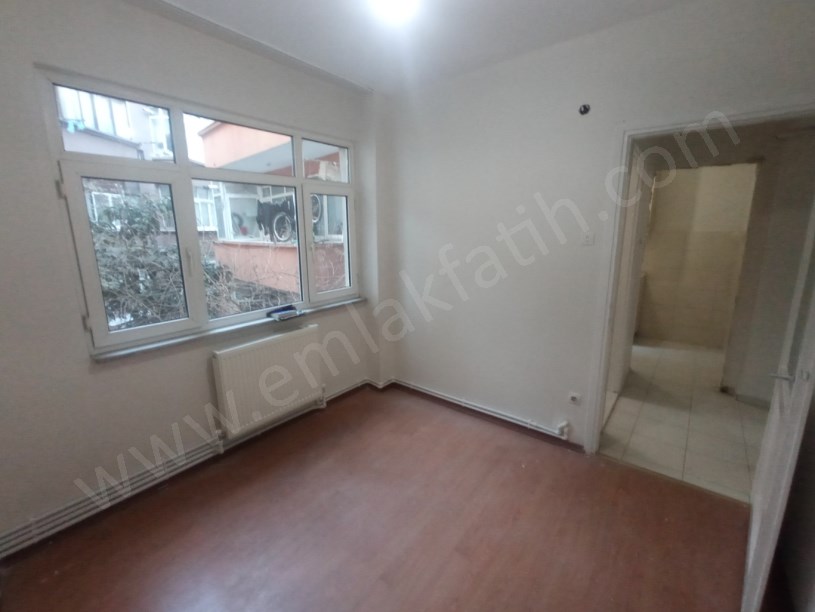 KOCAMUSTAFAPAŞA YENİ TADİLATLI 2+1 2.ARA KAT KİRALIK DAİRE KOMBİLİ