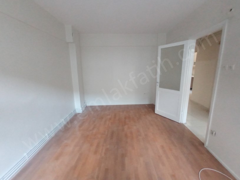 KOCAMUSTAFAPAŞA YENİ TADİLATLI 2+1 2.ARA KAT KİRALIK DAİRE KOMBİLİ