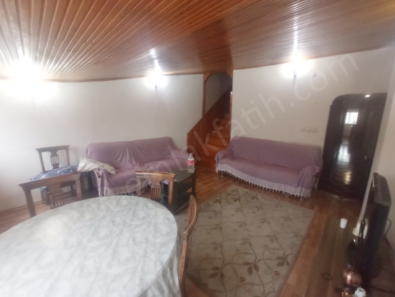 KOCAMUSTAFAPAŞADA MEYDANDA GENÇ EŞYALI 3+1 DUBLEKS DAİRE KOMBİLİ KLİMALI