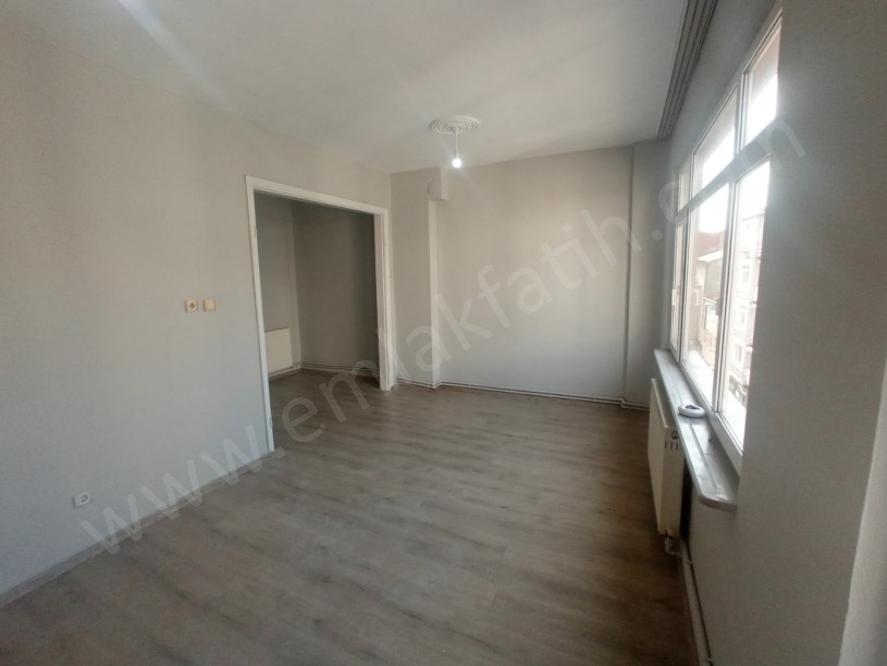 KOCAMUSTAFAPAŞA KİRALIK DAİRE L SALON 1,5+1 4.KAT KOMBİLİ