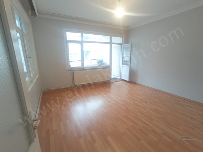 Kocamustafapaşa Kiralık Daire 2 Oda 1 Büyük Hol 1 Salon Full Yapılı Çift Balkonlu Temiz