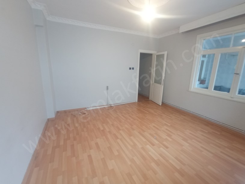 Kocamustafapaşa Kiralık Daire 2 Oda 1 Büyük Hol 1 Salon Full Yapılı Çift Balkonlu Temiz