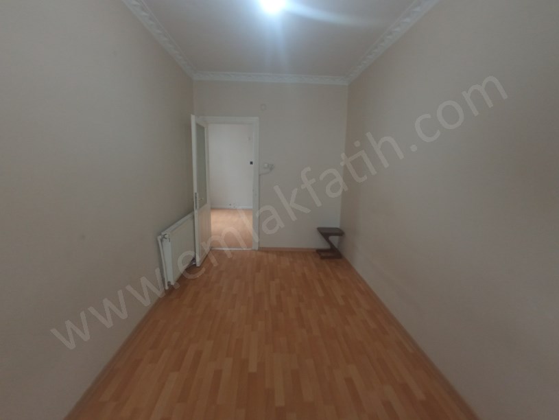 Kocamustafapaşa Kiralık Daire 2 Oda 1 Büyük Hol 1 Salon Full Yapılı Çift Balkonlu Temiz