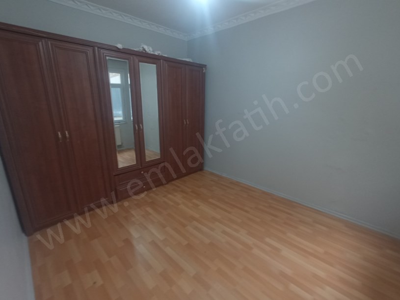 Kocamustafapaşa Kiralık Daire 2 Oda 1 Büyük Hol 1 Salon Full Yapılı Çift Balkonlu Temiz