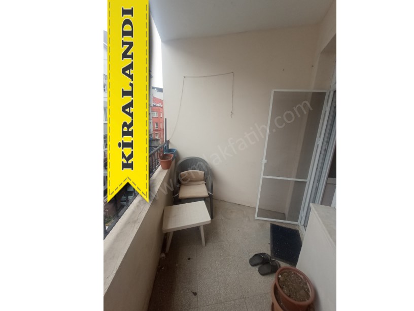 Kocamustafapaşa Kiralık Daire 2 Oda 1 Büyük Hol 1 Salon Full Yapılı Çift Balkonlu Temiz