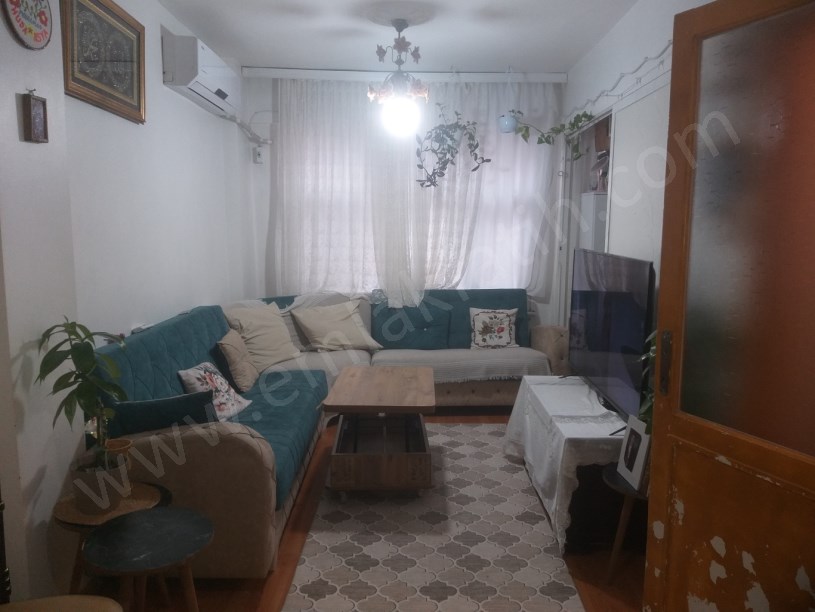 Kocamustafapaşa Sarraf Tahsin Sok. Satılık Daire 20 m² Balkonlu 1.KAT Kiracılı Daire
