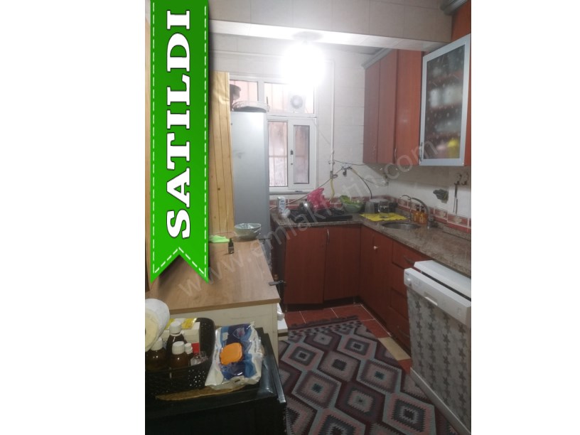 Kocamustafapaşa Sarraf Tahsin Sok. Satılık Daire 20 m² Balkonlu 1.KAT Kiracılı Daire