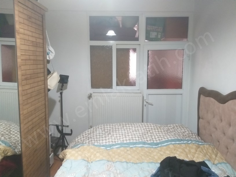Kocamustafapaşa Sarraf Tahsin Sok. Satılık Daire 20 m² Balkonlu 1.KAT Kiracılı Daire