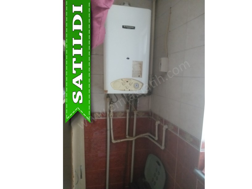Kocamustafapaşa Sarraf Tahsin Sok. Satılık Daire 20 m² Balkonlu 1.KAT Kiracılı Daire