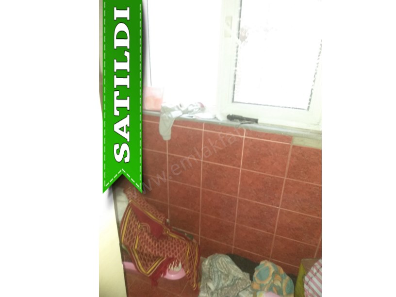 Kocamustafapaşa Sarraf Tahsin Sok. Satılık Daire 20 m² Balkonlu 1.KAT Kiracılı Daire