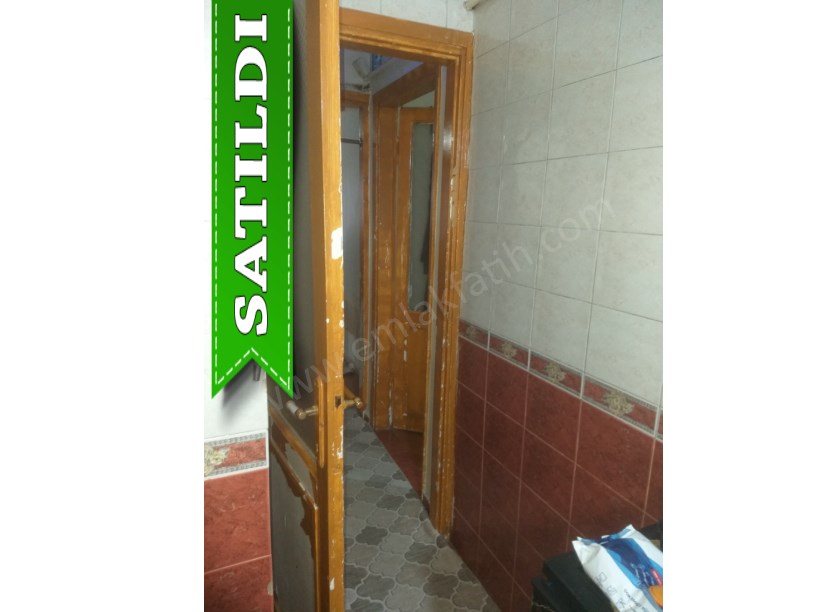 Kocamustafapaşa Sarraf Tahsin Sok. Satılık Daire 20 m² Balkonlu 1.KAT Kiracılı Daire
