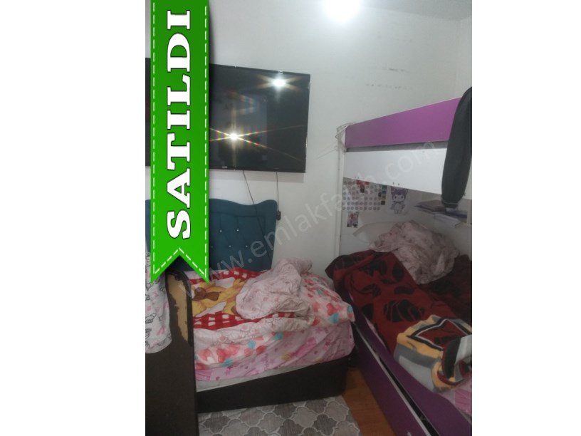 Kocamustafapaşa Sarraf Tahsin Sok. Satılık Daire 20 m² Balkonlu 1.KAT Kiracılı Daire