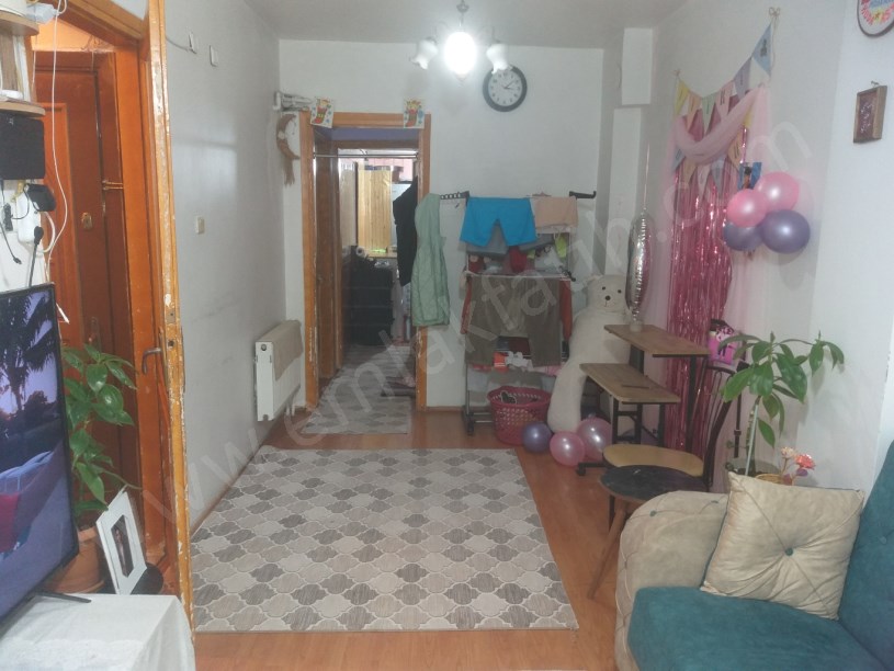 Kocamustafapaşa Sarraf Tahsin Sok. Satılık Daire 20 m² Balkonlu 1.KAT Kiracılı Daire