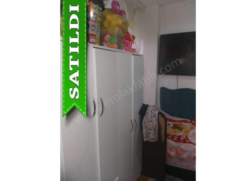 Kocamustafapaşa Sarraf Tahsin Sok. Satılık Daire 20 m² Balkonlu 1.KAT Kiracılı Daire