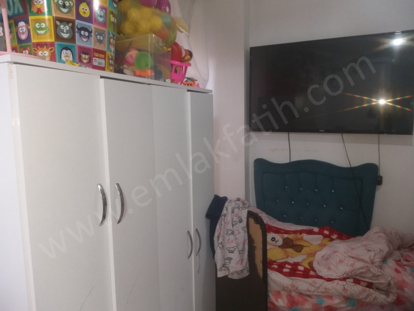 Kocamustafapaşa Sarraf Tahsin Sok. Satılık Daire 20 m² Balkonlu 1.KAT Kiracılı Daire