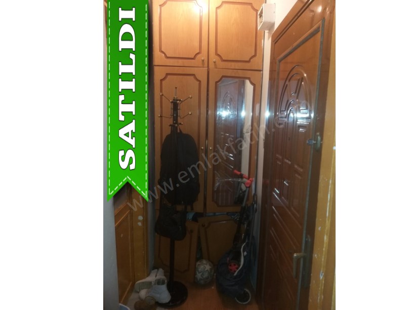 Kocamustafapaşa Sarraf Tahsin Sok. Satılık Daire 20 m² Balkonlu 1.KAT Kiracılı Daire