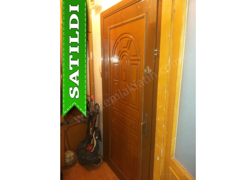 Kocamustafapaşa Sarraf Tahsin Sok. Satılık Daire 20 m² Balkonlu 1.KAT Kiracılı Daire