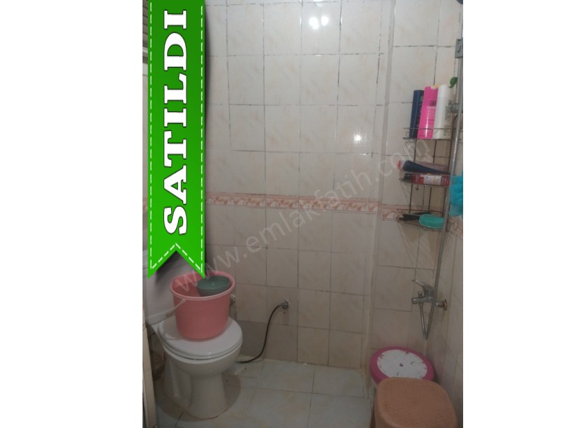 Kocamustafapaşa Sarraf Tahsin Sok. Satılık Daire 20 m² Balkonlu 1.KAT Kiracılı Daire