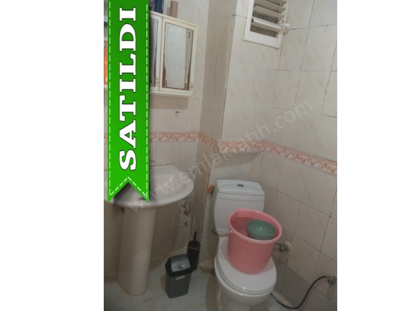 Kocamustafapaşa Sarraf Tahsin Sok. Satılık Daire 20 m² Balkonlu 1.KAT Kiracılı Daire