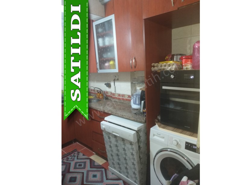 Kocamustafapaşa Sarraf Tahsin Sok. Satılık Daire 20 m² Balkonlu 1.KAT Kiracılı Daire