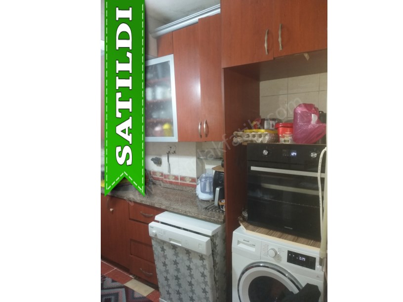 Kocamustafapaşa Sarraf Tahsin Sok. Satılık Daire 20 m² Balkonlu 1.KAT Kiracılı Daire