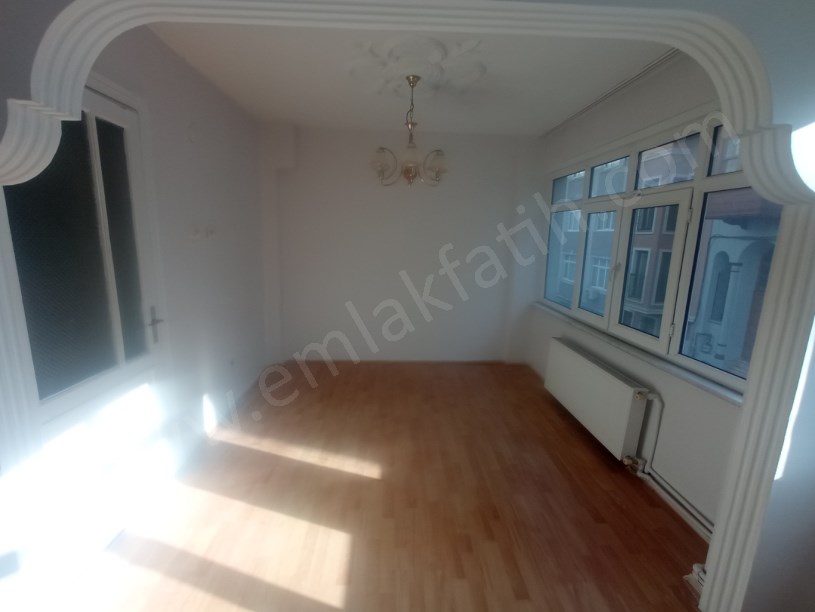 KOCAMUSTAFAPAŞA KİRALIK DAİRE 2+1+HOL YÜKSEK GİRİŞ KOMBİLİ MEMURA MEMUR AİLESİNE