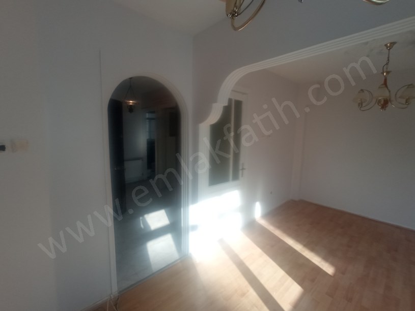 KOCAMUSTAFAPAŞA KİRALIK DAİRE 2+1+HOL YÜKSEK GİRİŞ KOMBİLİ MEMURA MEMUR AİLESİNE