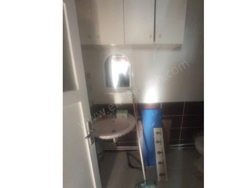 KOCAMUSTAFAPAŞA KİRALIK DAİRE 2+1 1.KAT KOMBİLİ KÖŞE BİNADA