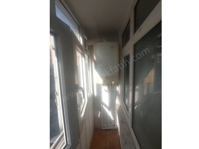 KOCAMUSTAFAPAŞA KİRALIK DAİRE 2+1 1.KAT KOMBİLİ KÖŞE BİNADA