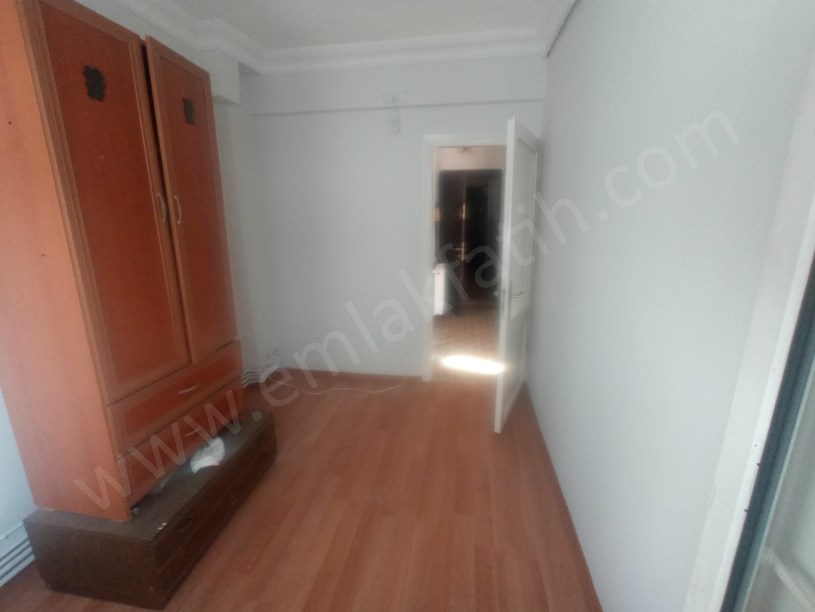 KOCAMUSTAFAPAŞA KİRALIK DAİRE 2+1 1.KAT KOMBİLİ KÖŞE BİNADA