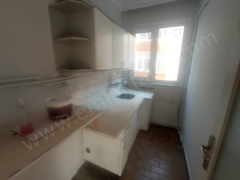 KOCAMUSTAFAPAŞA KİRALIK DAİRE 2+1 1.KAT KOMBİLİ KÖŞE BİNADA