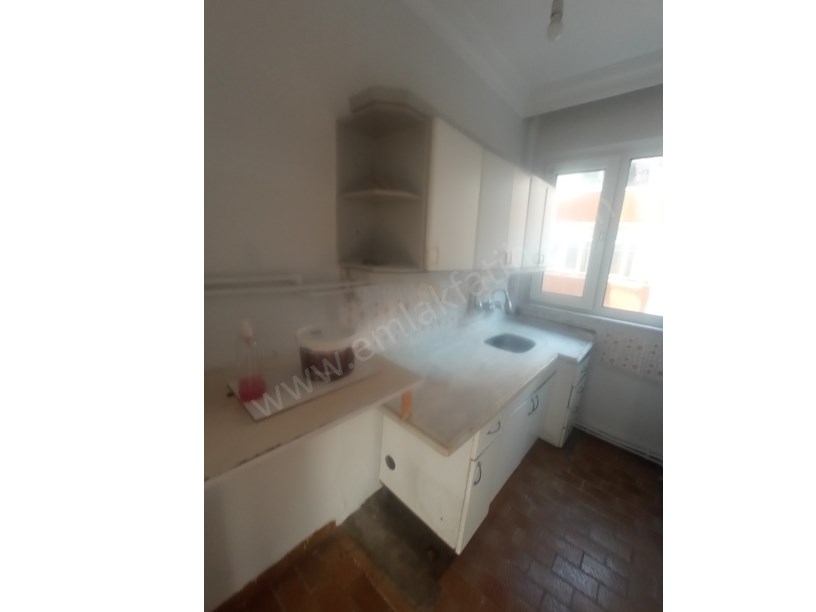 KOCAMUSTAFAPAŞA KİRALIK DAİRE 2+1 1.KAT KOMBİLİ KÖŞE BİNADA