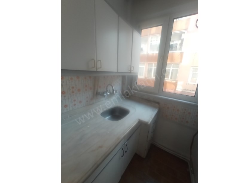 KOCAMUSTAFAPAŞA KİRALIK DAİRE 2+1 1.KAT KOMBİLİ KÖŞE BİNADA