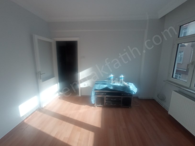 KOCAMUSTAFAPAŞA KİRALIK DAİRE 2+1 1.KAT KOMBİLİ KÖŞE BİNADA