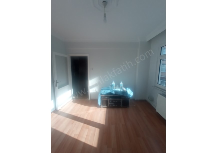 KOCAMUSTAFAPAŞA KİRALIK DAİRE 2+1 1.KAT KOMBİLİ KÖŞE BİNADA