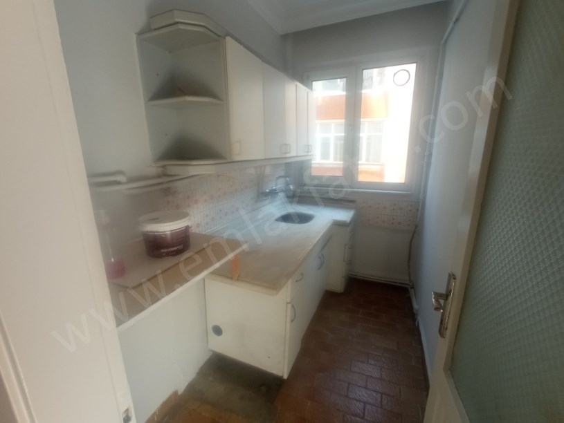 KOCAMUSTAFAPAŞA KİRALIK DAİRE 2+1 1.KAT KOMBİLİ KÖŞE BİNADA