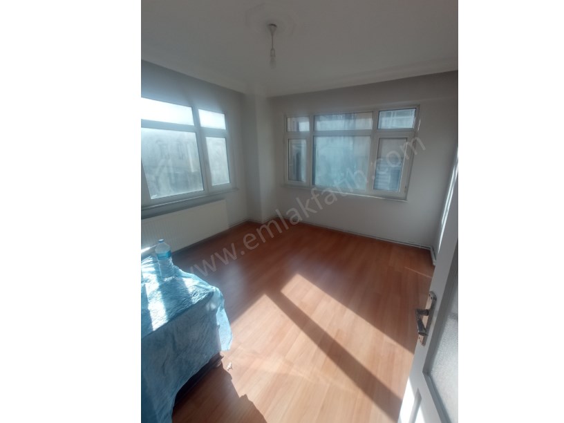 KOCAMUSTAFAPAŞA KİRALIK DAİRE 2+1 1.KAT KOMBİLİ KÖŞE BİNADA