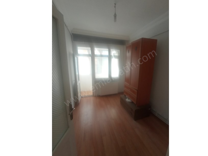 KOCAMUSTAFAPAŞA KİRALIK DAİRE 2+1 1.KAT KOMBİLİ KÖŞE BİNADA