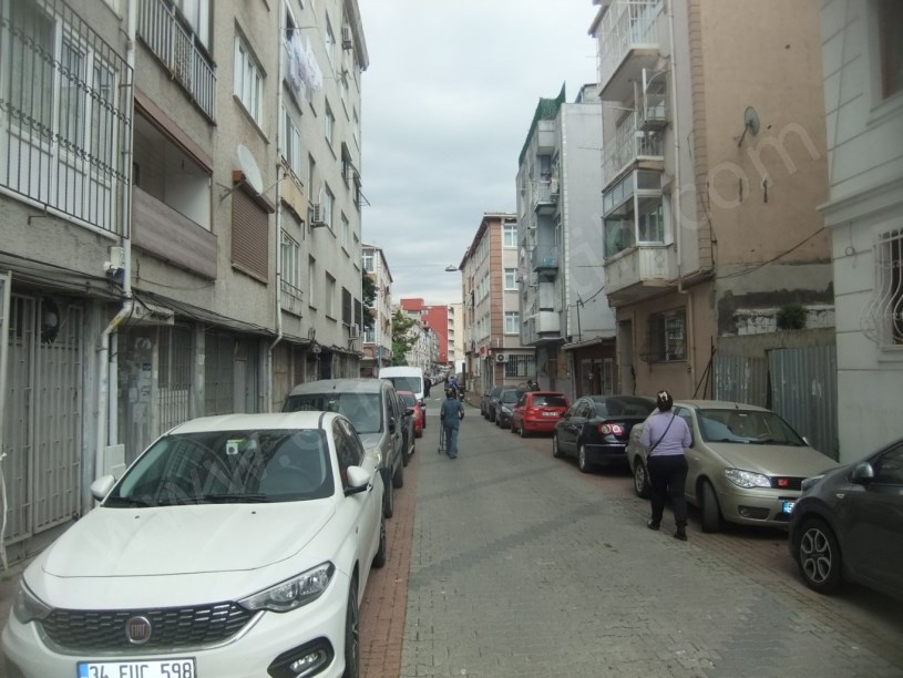 Kocamustafapaşa Merkezde 85m2 Satılık Dükkan  Atölye  Depo