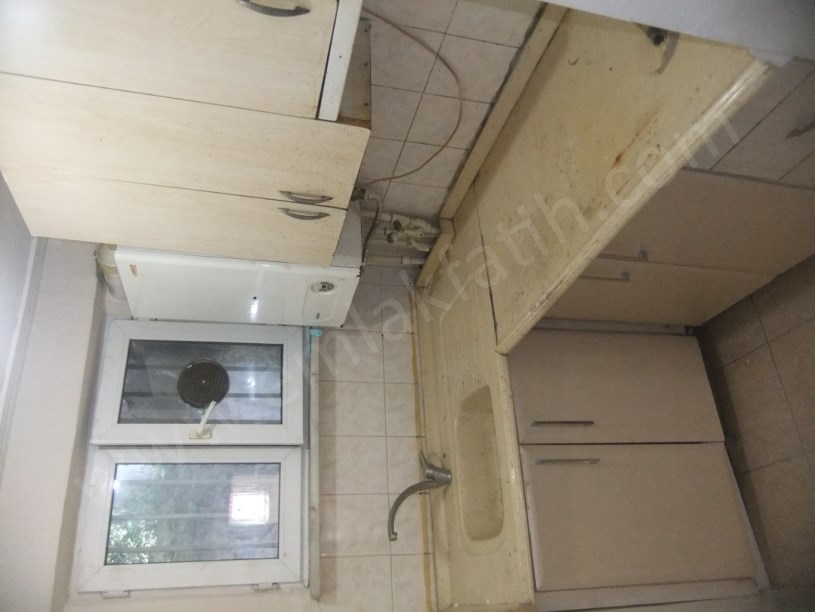 Kocamustafapaşa Kiralık Daire 1+1 Yarı Bodrum Arkası Bahçeli Hacıkadın Caddesi Üzerinde