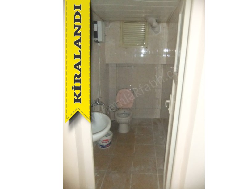 Kocamustafapaşa Kiralık Daire 1+1 Yarı Bodrum Arkası Bahçeli Hacıkadın Caddesi Üzerinde